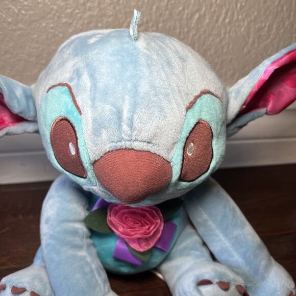 Disney Stitch Plush Valentine's Day Hearts Rose Stuffed Animal EUC-PERFECT! ~11” - Picture 3 of 8